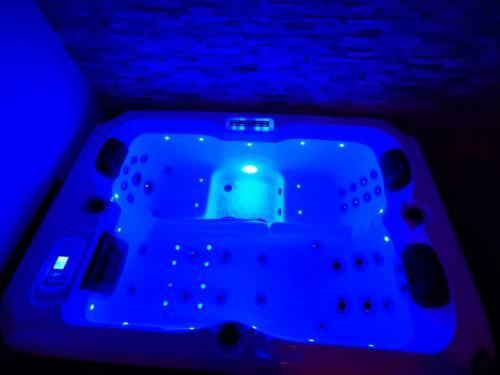 Apartamento Appartement Et Jacuzzi Privatif C?ur de Chartres