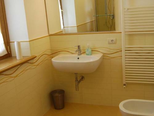 Appealing Holiday Home In Grotte Di Castro With Heated Pool