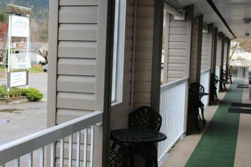 Motel Monashee Lodge