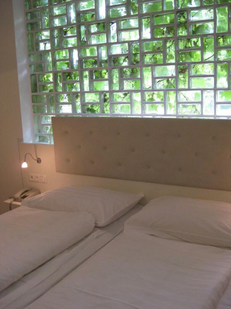 Dom Hotel