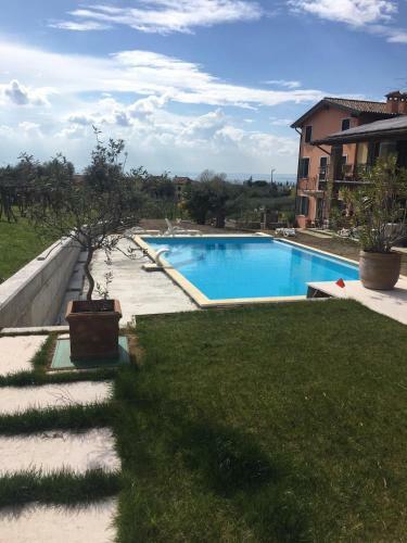 Apartamento Residence Tasso Canossa - Appartamento Con Piscina