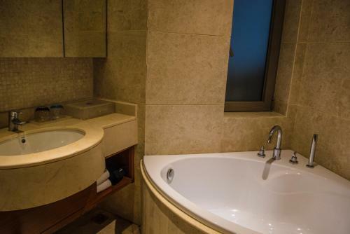 Sanya Seacube Holiday Hotel