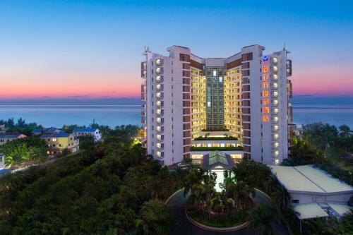Sanya Seacube Holiday Hotel