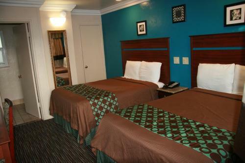 Hotel Civic Center Lodge / Lake Merritt Bart