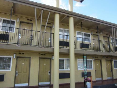 Hotel Civic Center Lodge / Lake Merritt Bart