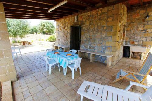 Pajara Salentina Con Ampia Veranda E Giardino