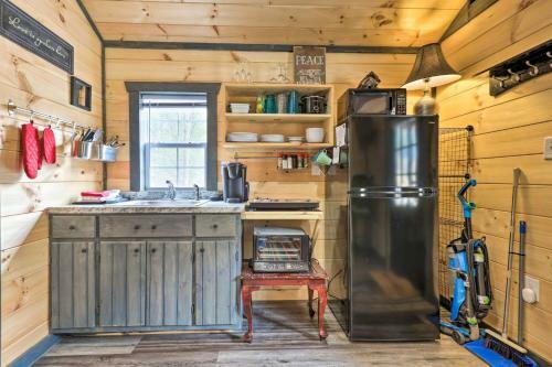 Charming Tiny Cabin With Fire Pit And Mtn Views!