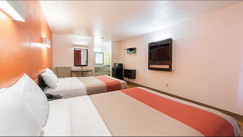 Motel 6 San Antonio - Fiesta Trails