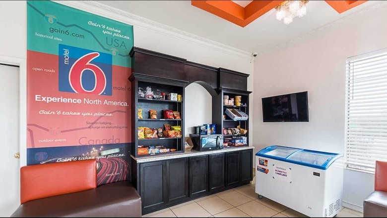 Motel 6 San Antonio - Fiesta Trails