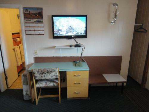 Airport Inn Motel & Rv Park