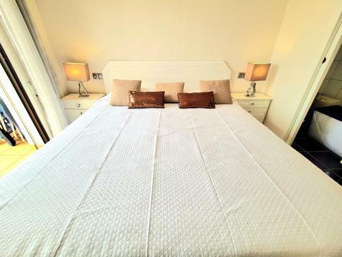 Sunrise Sea Views Eco Apartment With Swimming Pool