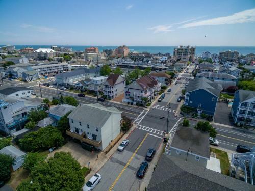 Sunset Getaway B - Large Townhouse Short Walk From Boardwalk And Beach