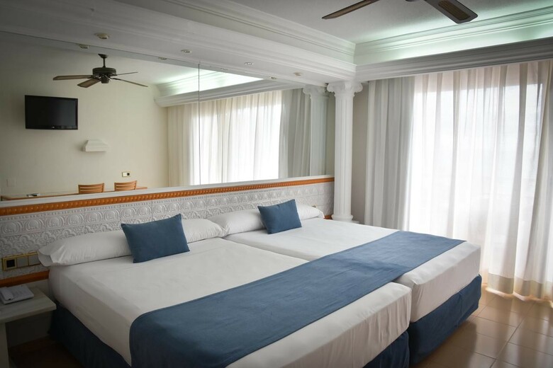 Playacapricho Hotel