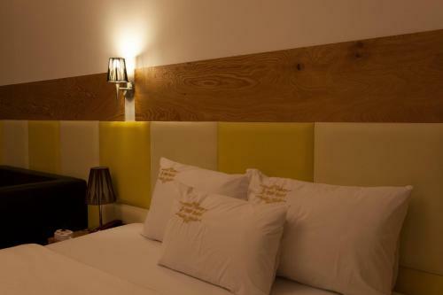 J-top Hotel