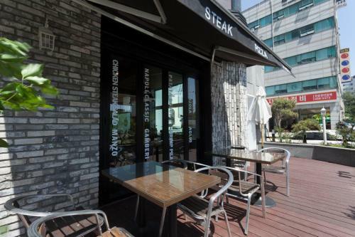 J-top Hotel