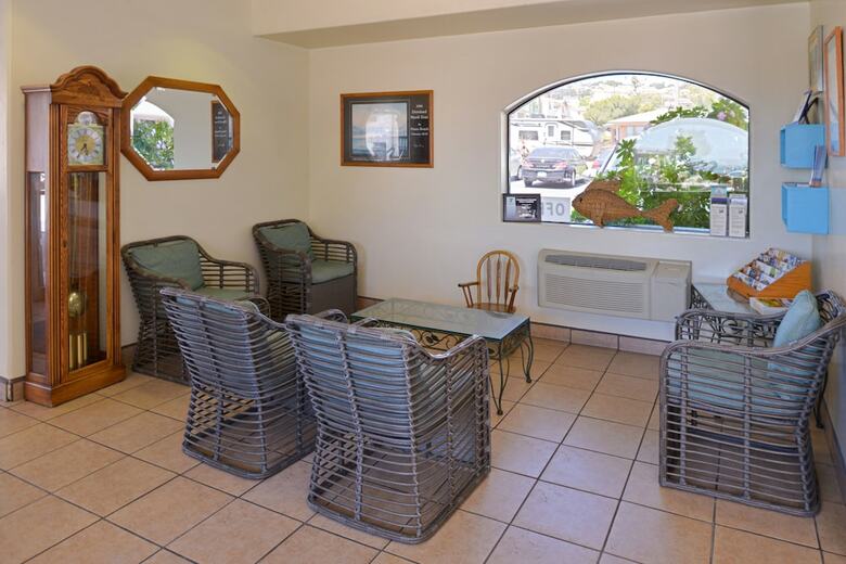 Hotel Edgewater Inn And Suites