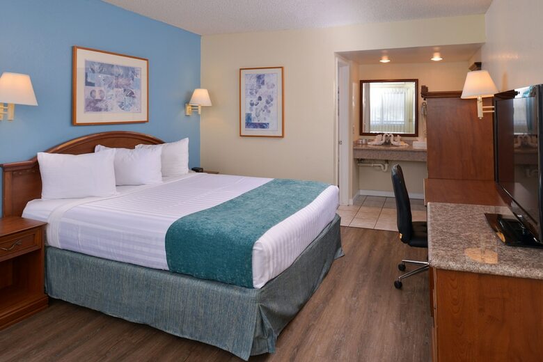 Hotel Edgewater Inn And Suites