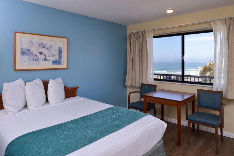 Hotel Edgewater Inn And Suites
