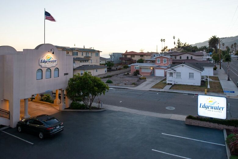 Hotel Edgewater Inn And Suites