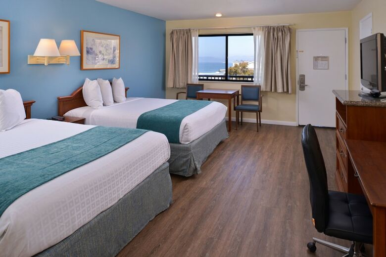 Hotel Edgewater Inn And Suites