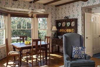 Bed & Breakfast Cheshire Cat Inn