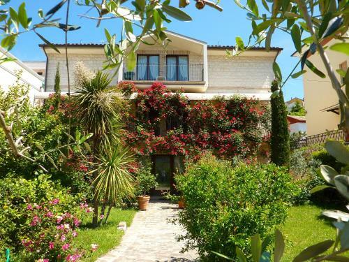 Hostal Velia Mare