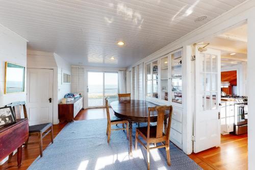 Cliff House Beach Retreat
