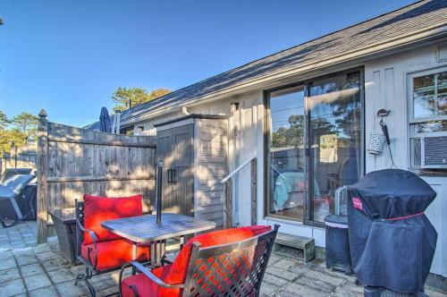 Apartamento Cozy Studio On Cape Cod With Furnished Patio!