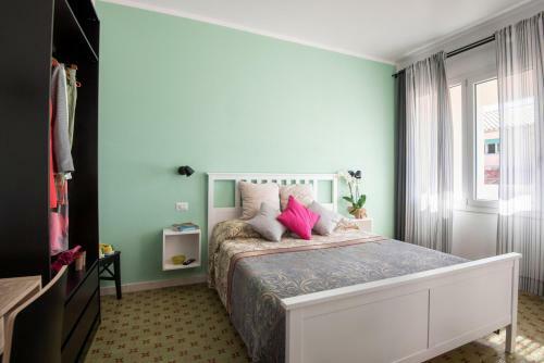 Hostal Altr� Guest House