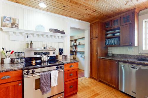 Plum Cove Beach House