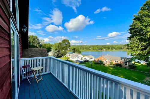 Lakeside Berkshires Home Near Hiking And Skiing