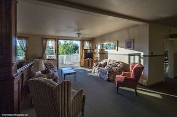 River's Edge Resort