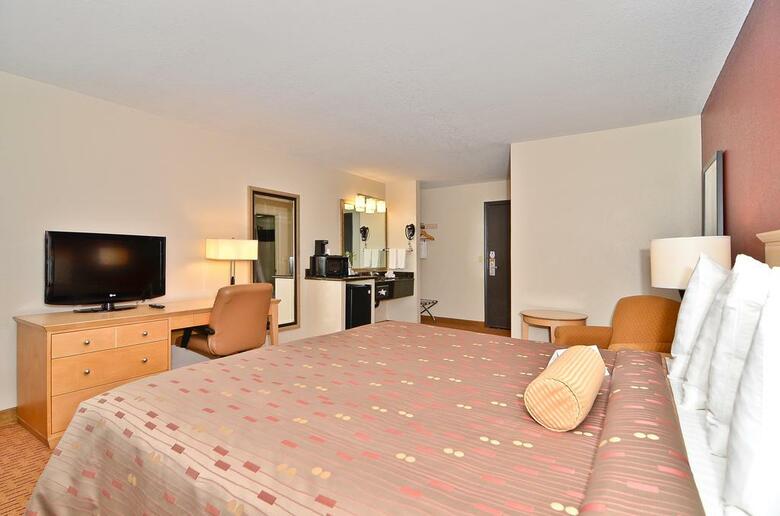 Hotel Clackamas Inn And Suites