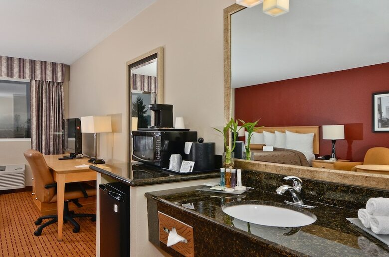 Hotel Clackamas Inn And Suites
