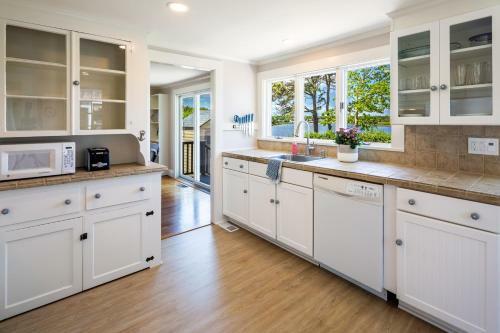 Cape Harbor Cottage