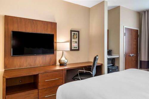 Hotel Comfort Inn & Suites