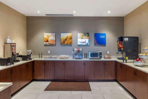 Hotel Comfort Inn & Suites