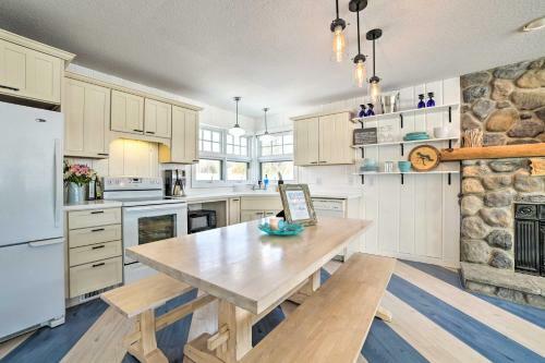Charming Lake Charlevoix Cottage With Boat Dock