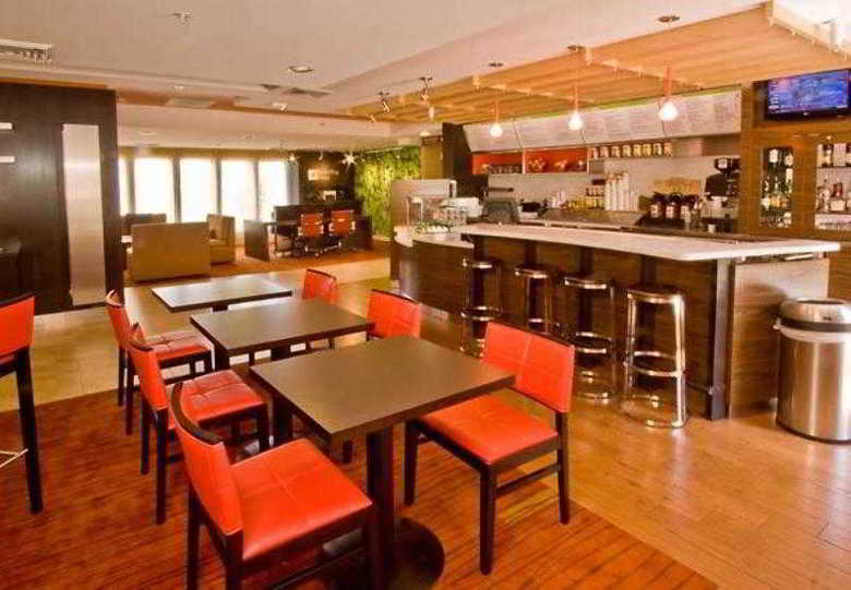 Hotel Courtyard By Marriott Lansing