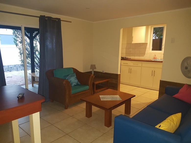 White Beach Apartments Palm Beach