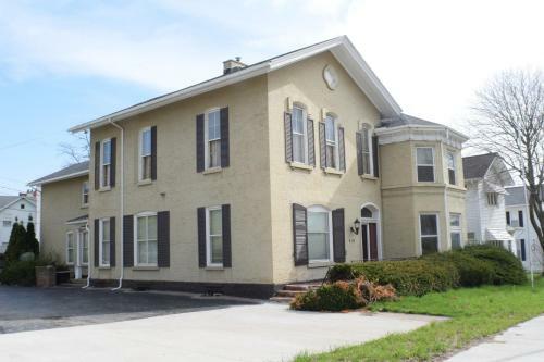Spacious Apartment In Historic Building Close To Downtown Jackson, Mi