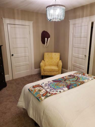 Spacious Apartment In Historic Building Close To Downtown Jackson, Mi