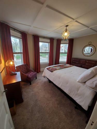 Spacious Apartment In Historic Building Close To Downtown Jackson, Mi