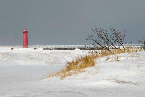 Lake Michigan Getaway Walk To Beach And Golf!