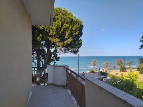 Hostal Room In Bb - Spacious Double Room A Stones Throw From The Sea