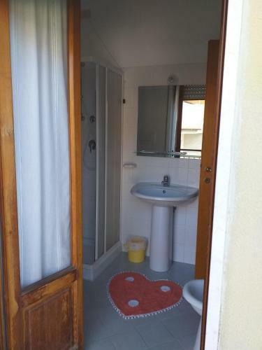 Hostal Room In Bb - Spacious Double Room A Stones Throw From The Sea