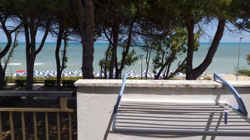 Hostal Room In Bb - Spacious Double Room Beside The Sea