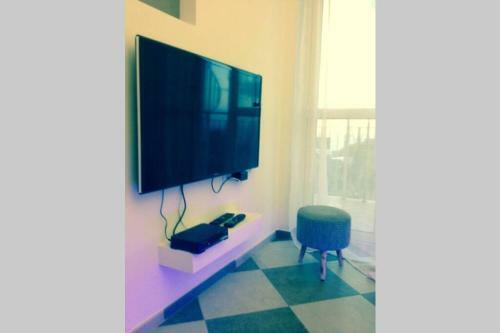 Lux Apartment ! Swimmingpool ! Parking ! Separate Entrance ! Separate Territory !