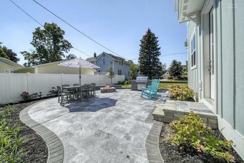 Luxurious 6 Bedroom, 6 Bath Home Only 1 Block From South Beach