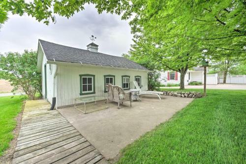 Irish Hills Farmhouse With Detached Cottage